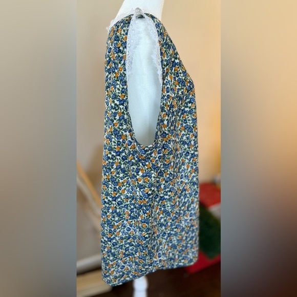 Floral Sleeveless Blouse - Blue and Gold with Lace Accents, 2X - Picture 4 of 10